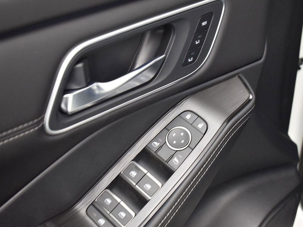 New 2026 Nissan Rogue Platinum image 16
