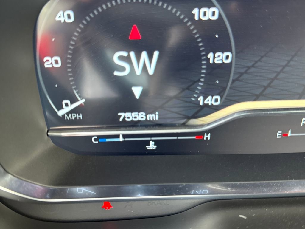 Used 2024 GMC Yukon XL SLT w/ SLT Luxury Package image 23