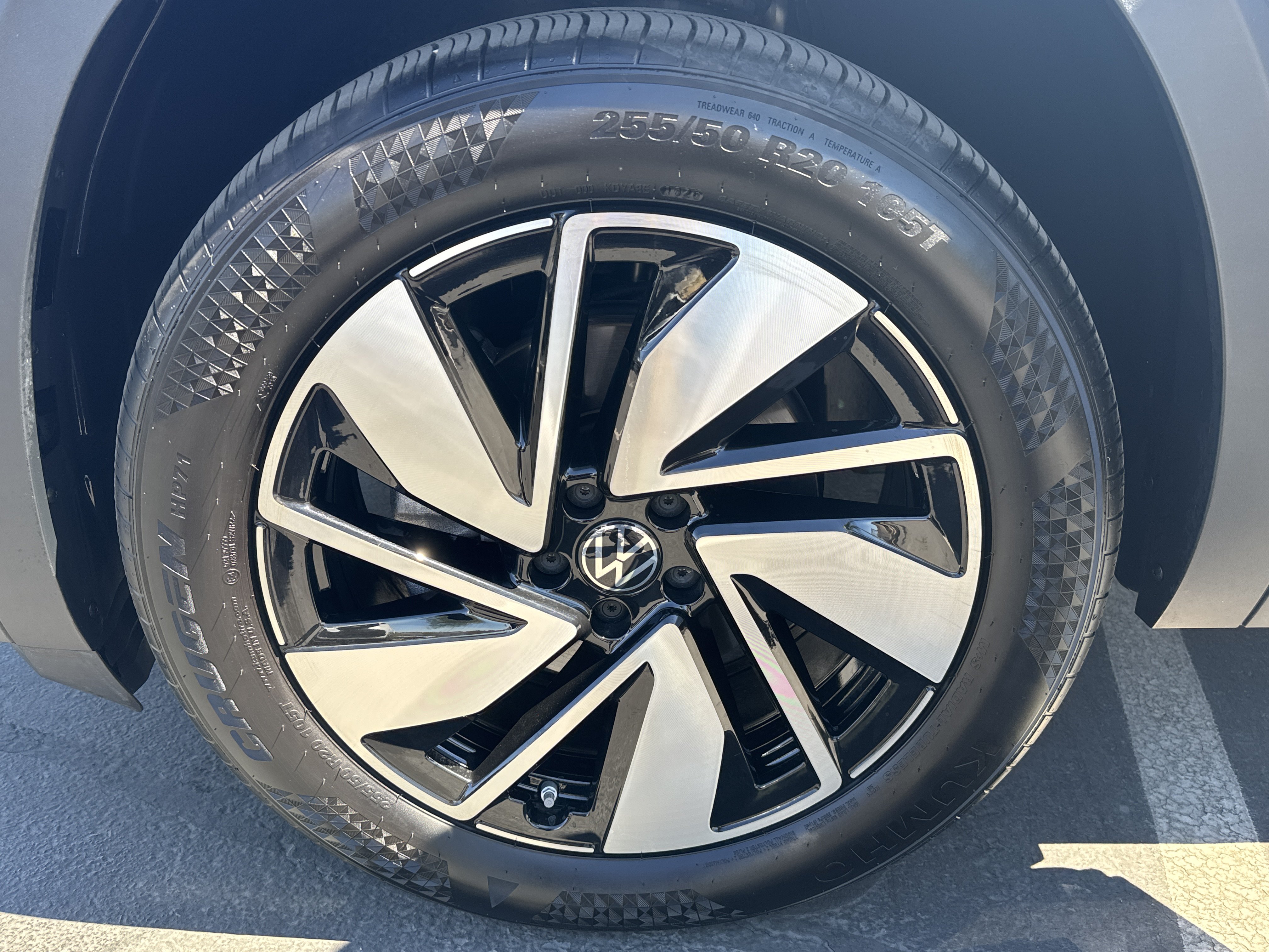 Used 2025 Volkswagen Atlas SEL AWD/4WD image 12