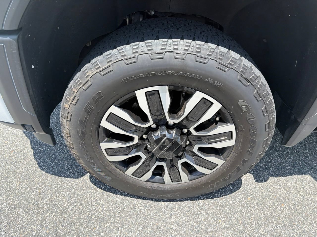 Used 2024 GMC Sierra 2500 Denali Ultimate AWD/4WD image 10