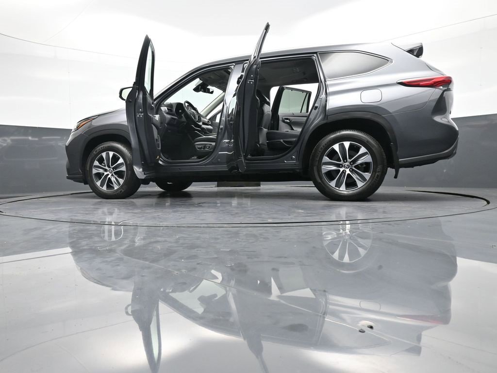 Certified 2023 Toyota Highlander XLE image 51