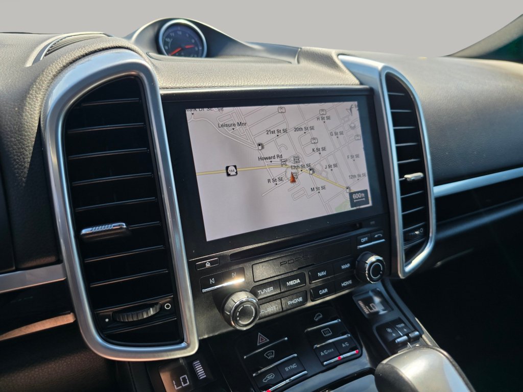 Used 2018 Porsche Cayenne S AWD/4WD image 9