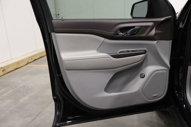 Used 2023 GMC Acadia SLT image 17