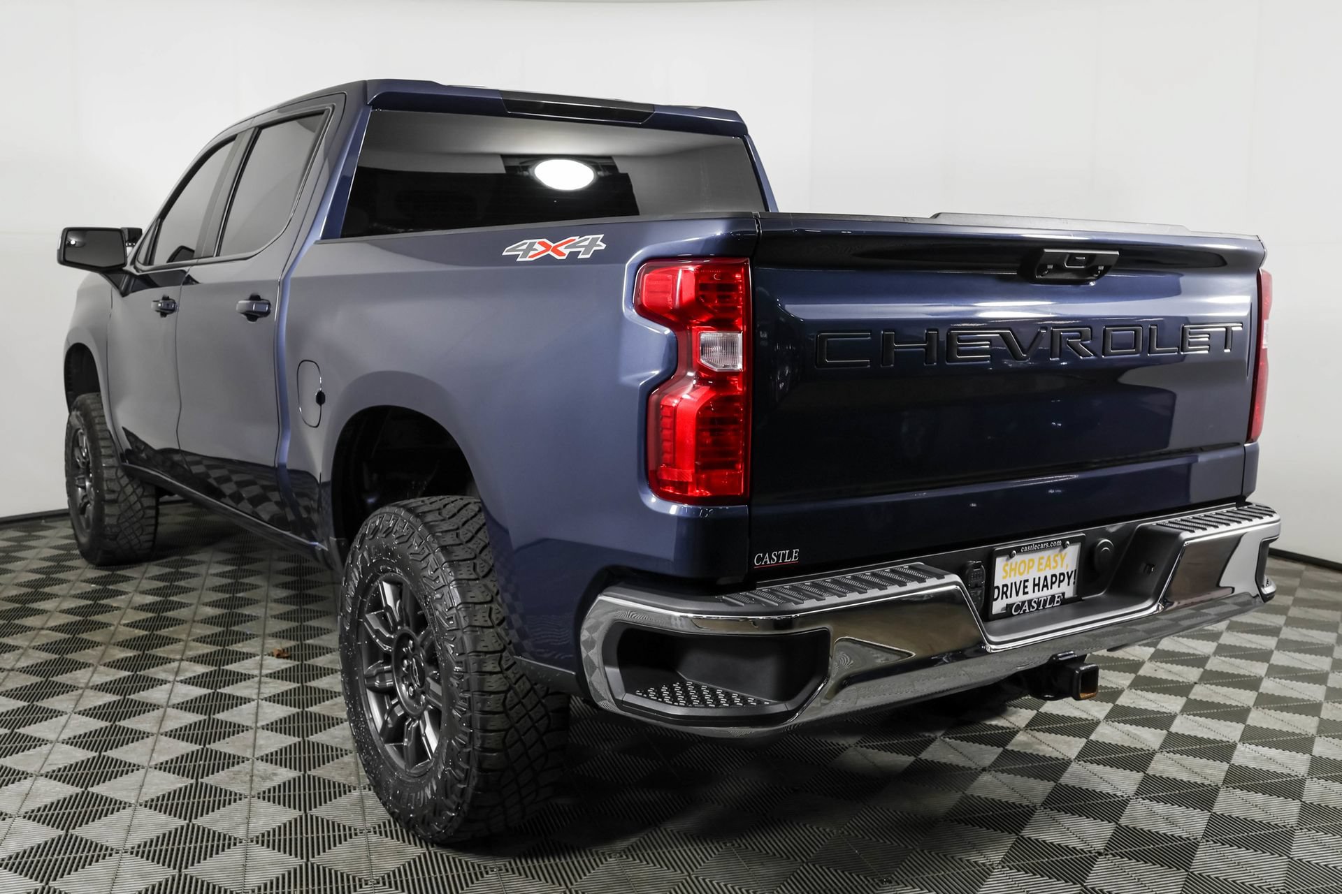 Used 2023 Chevrolet Silverado 1500 LT AWD/4WD image 18