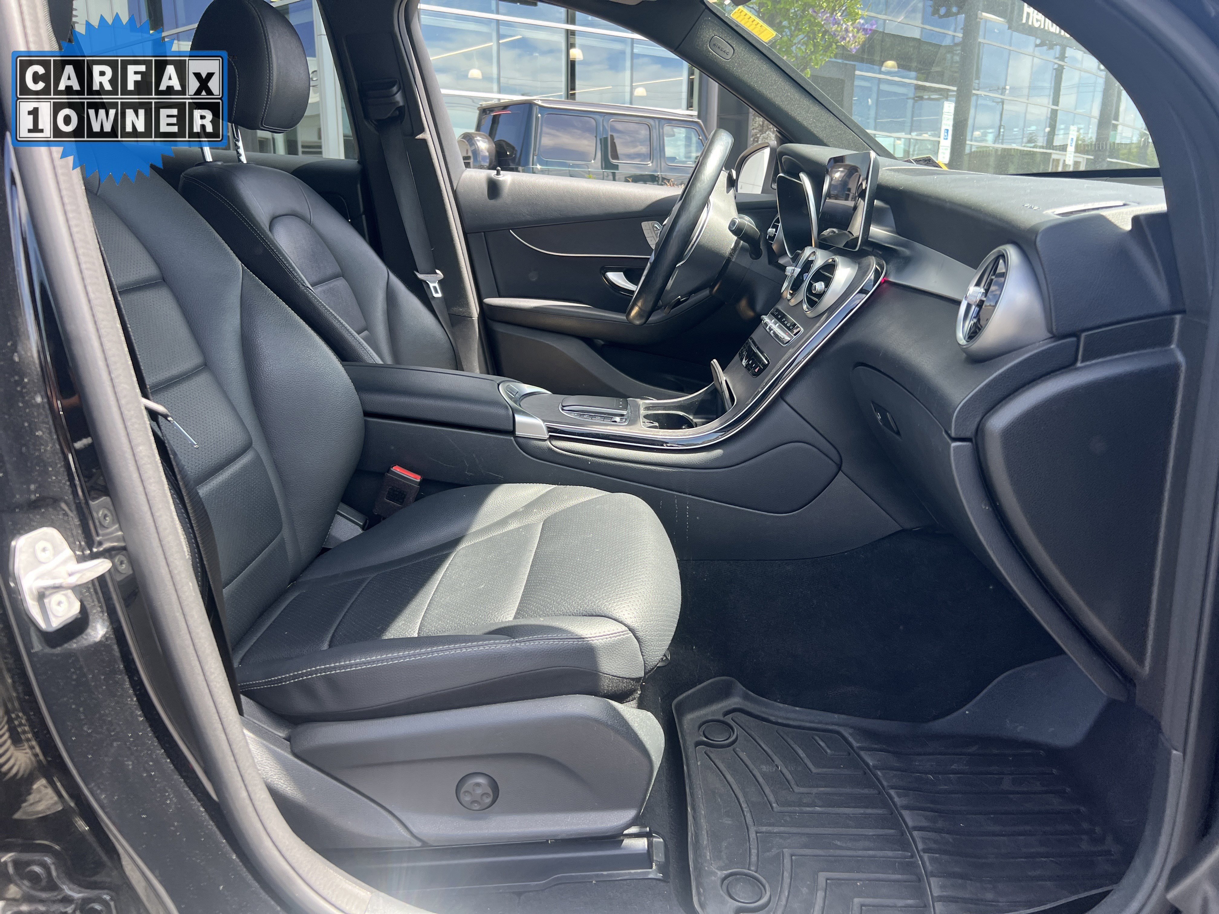 Used 2021 Mercedes-Benz GLC 300 4MATIC image 35