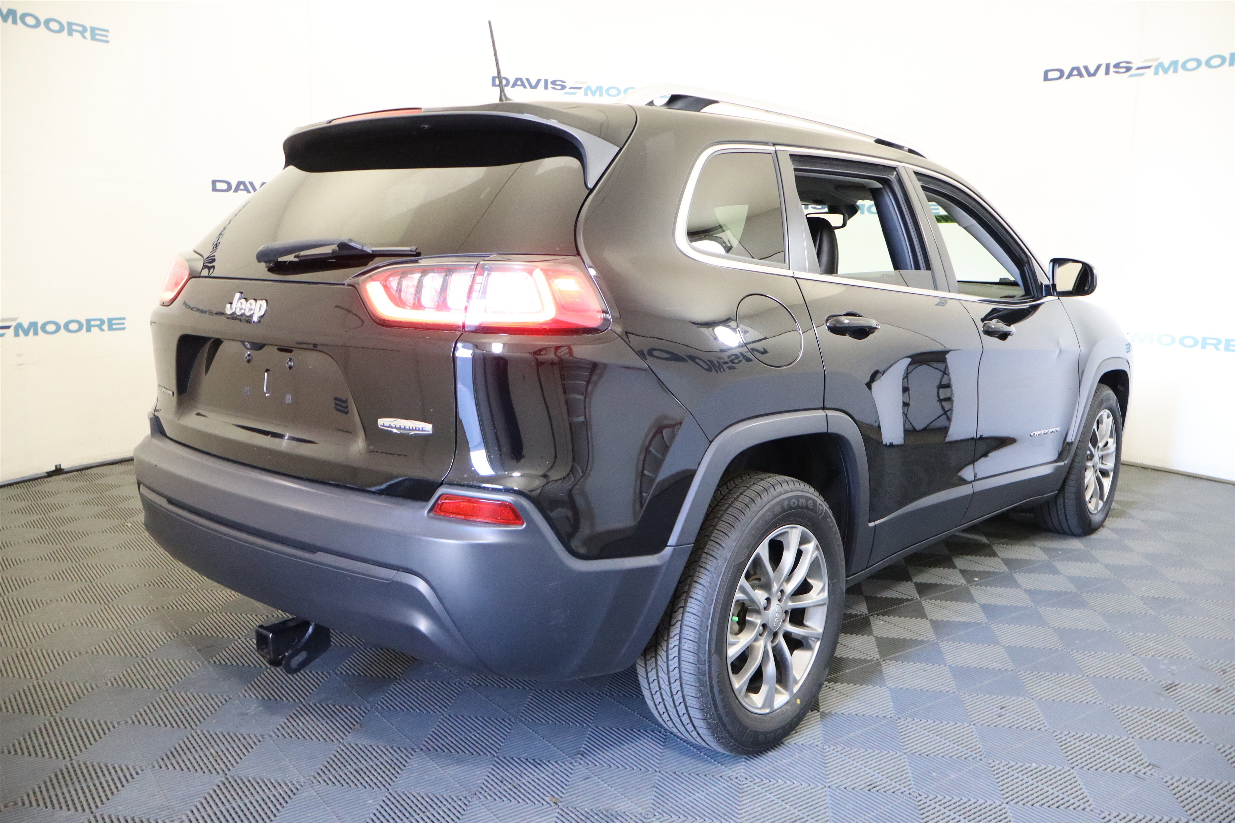 Used 2019 Jeep Cherokee Latitude Plus w/ Comfort/Convenience Group image 6
