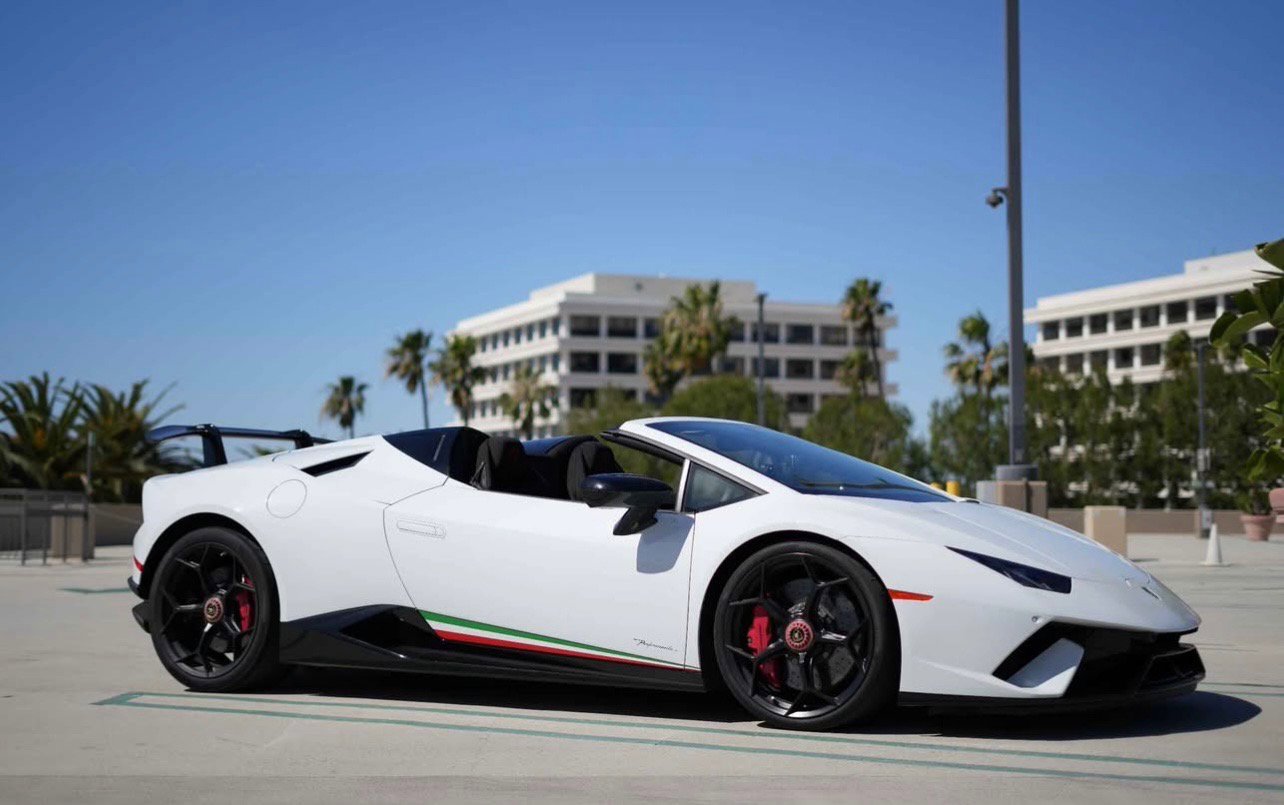 Used 2018 Lamborghini Huracan Performante AWD/4WD image 11