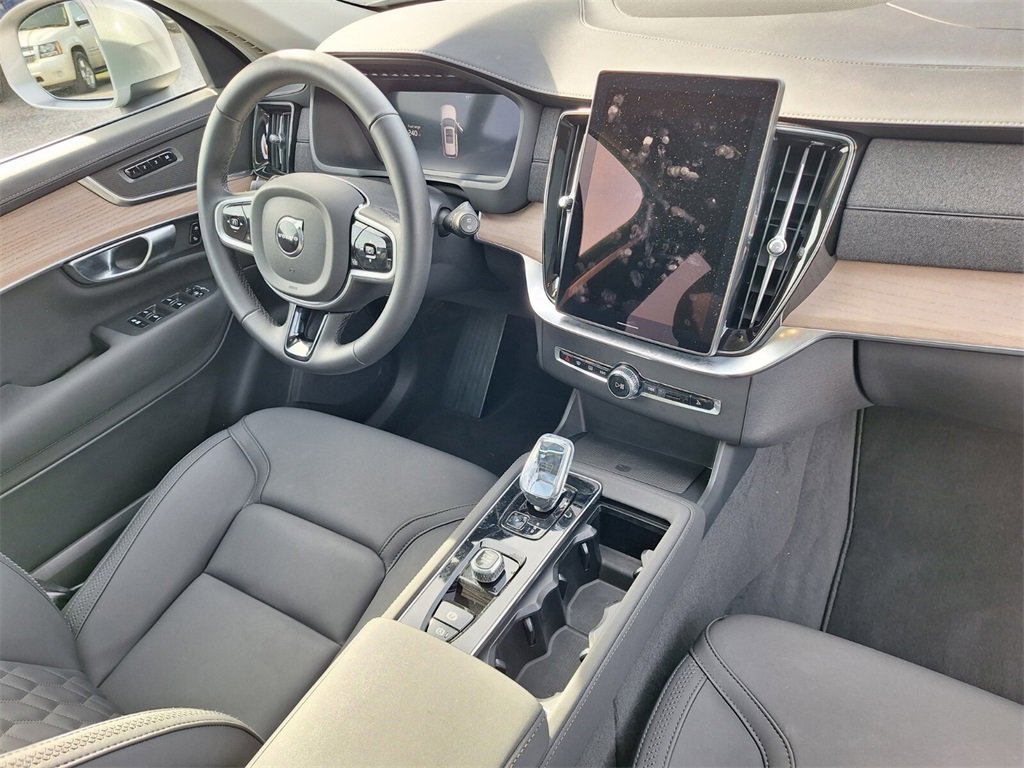 Used 2025 Volvo XC90 B6 Plus image 26