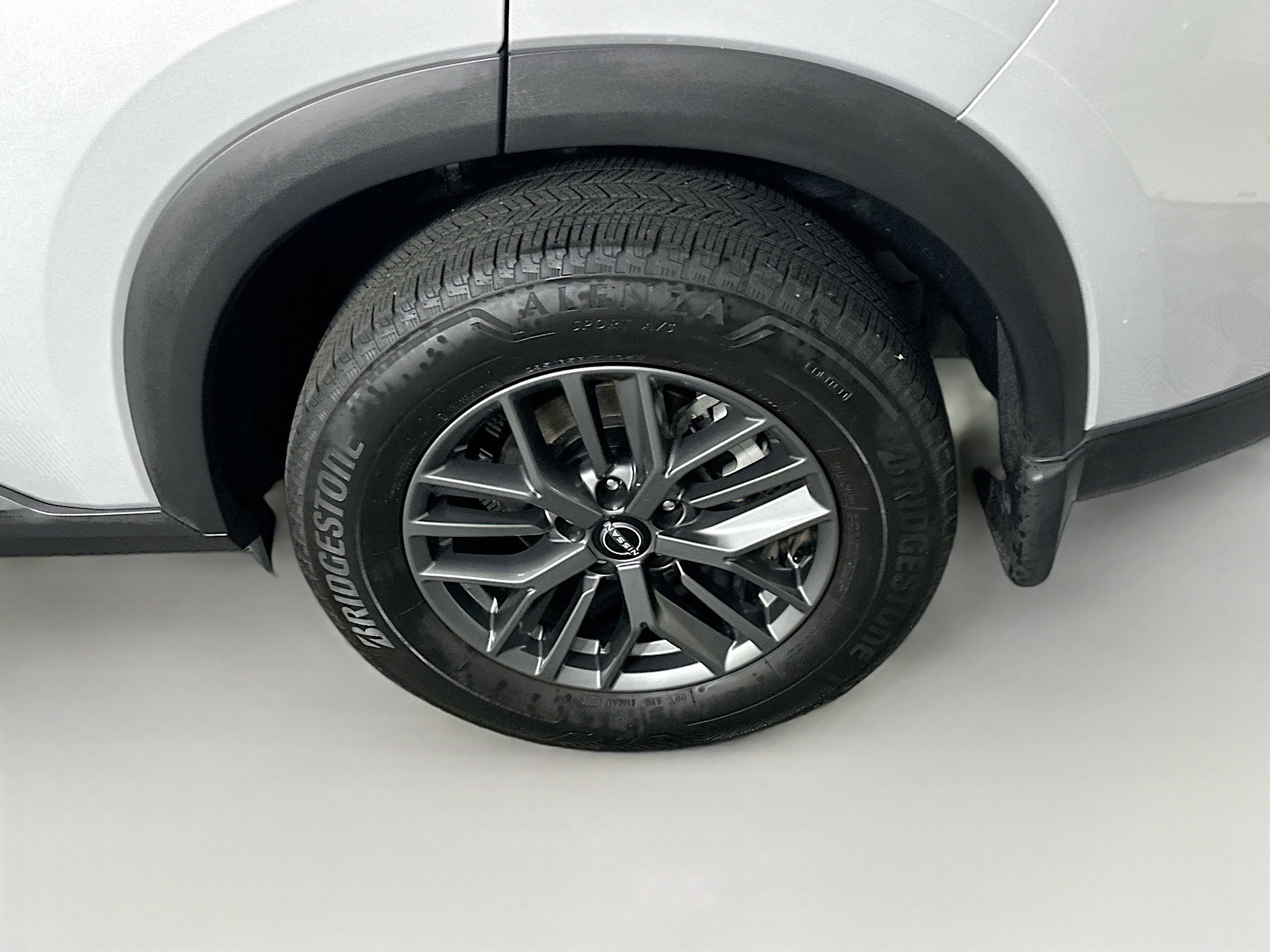 Used 2024 Nissan Rogue S FWD image 11