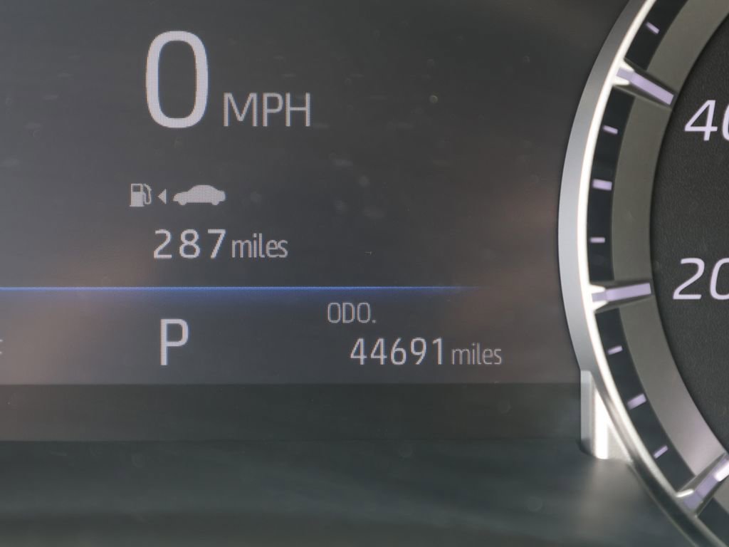 Used 2023 Toyota Highlander LE FWD image 37