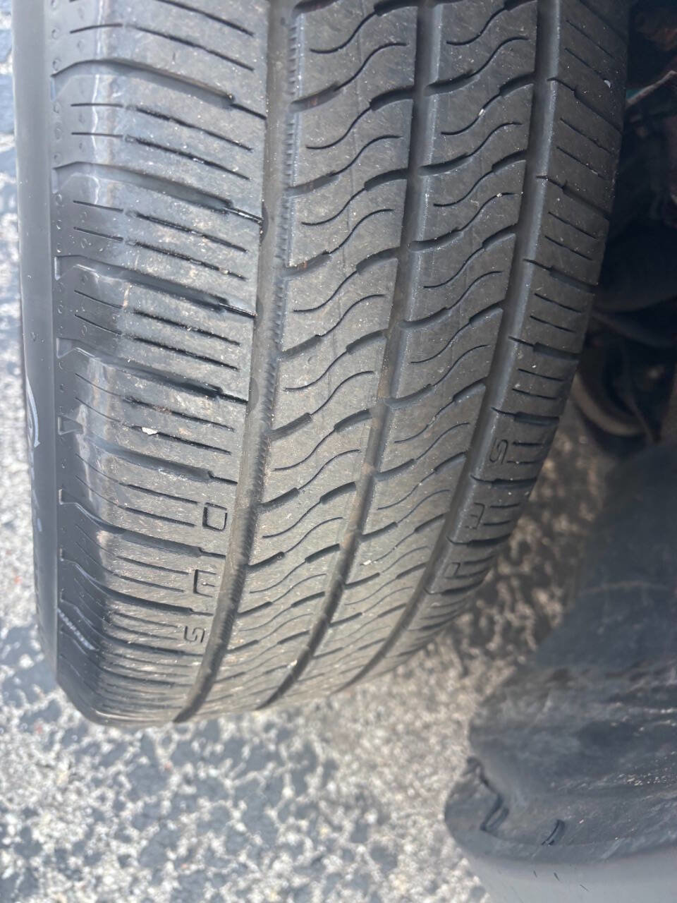 Used 2019 Jeep Cherokee Latitude Plus w/ Comfort/Convenience Group image 22