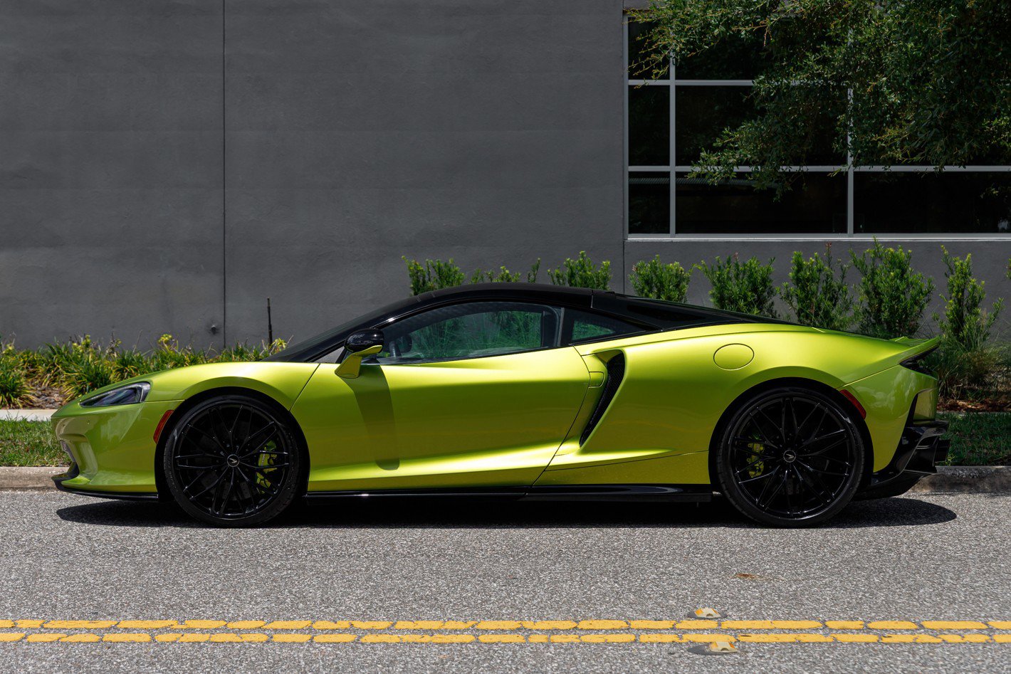Used 2023 McLaren GT RWD image 20