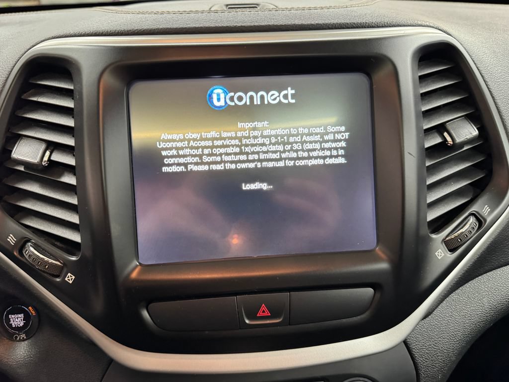Used 2018 Jeep Cherokee Latitude Plus w/ Comfort/Convenience Group FWD image 22