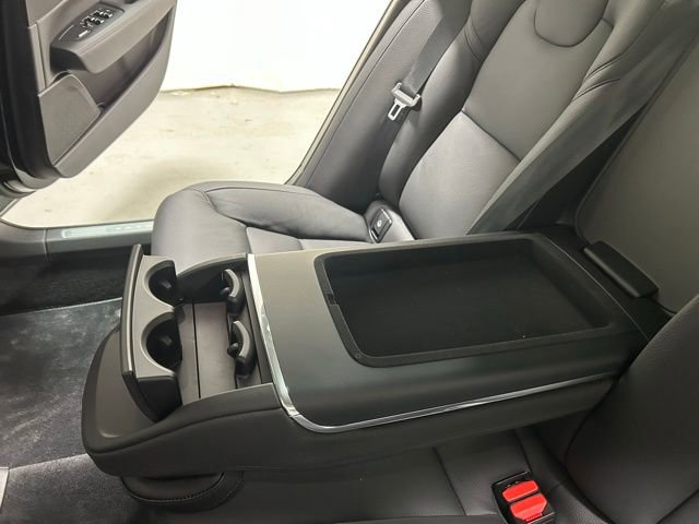 Used 2025 Volvo S90 T8 Plus image 13
