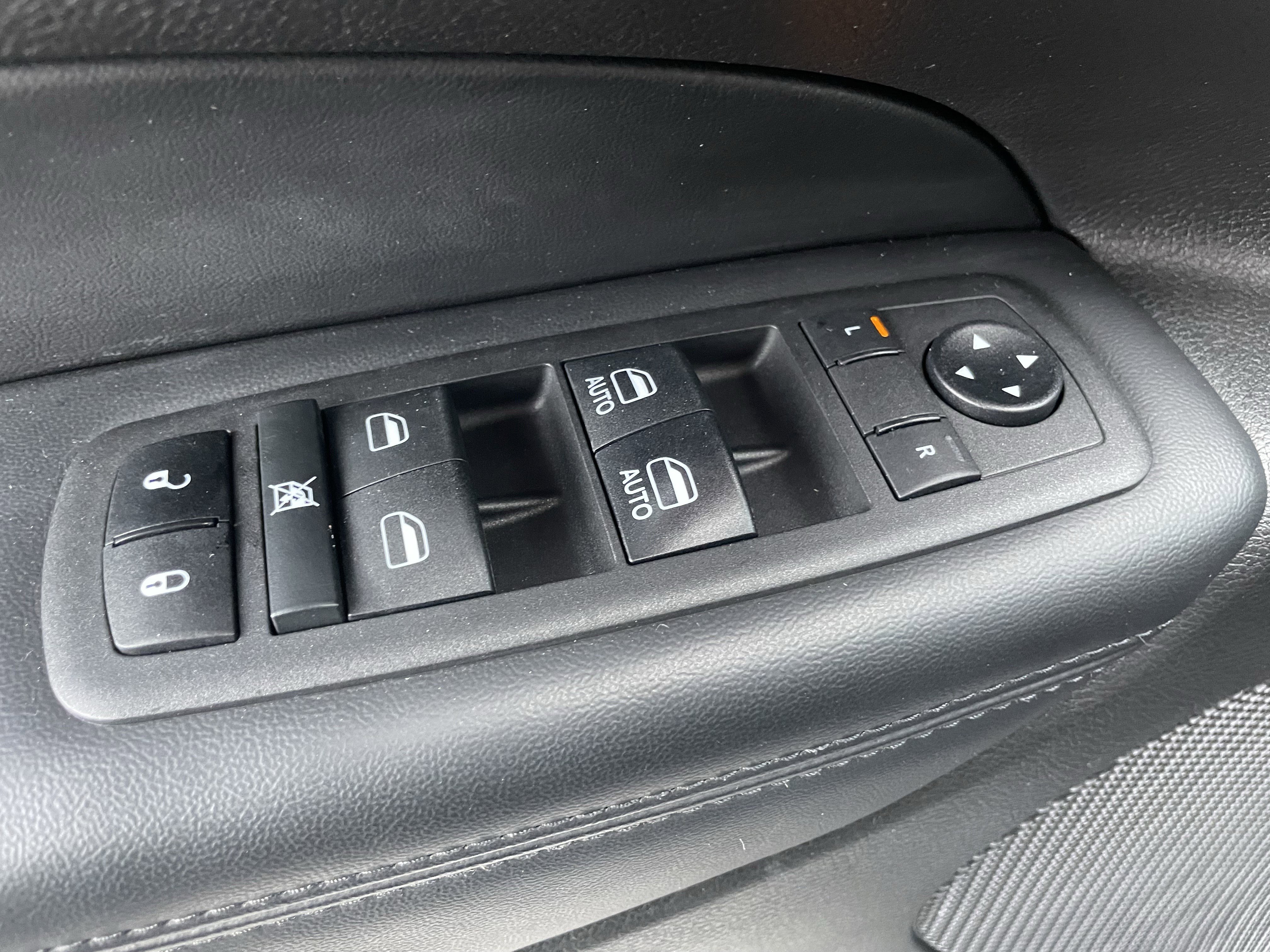 Used 2021 Jeep Grand Cherokee Laredo X image 11