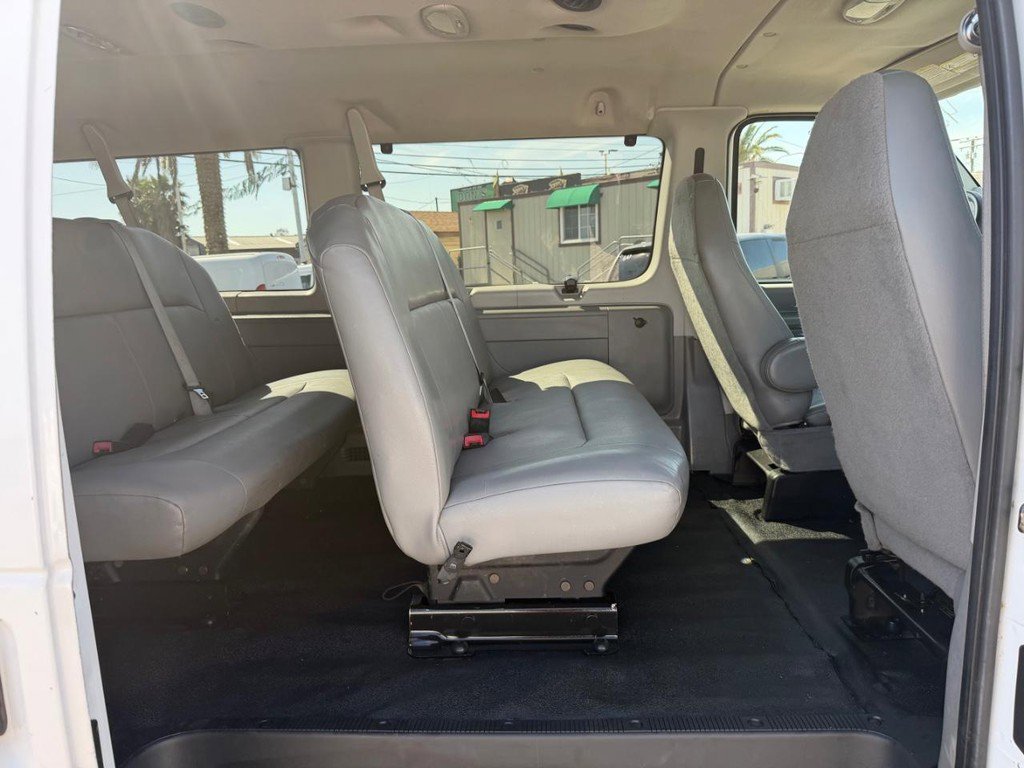 Used 2008 Ford E-350 and Econoline 350 Extended Wagon Super Duty RWD image 25