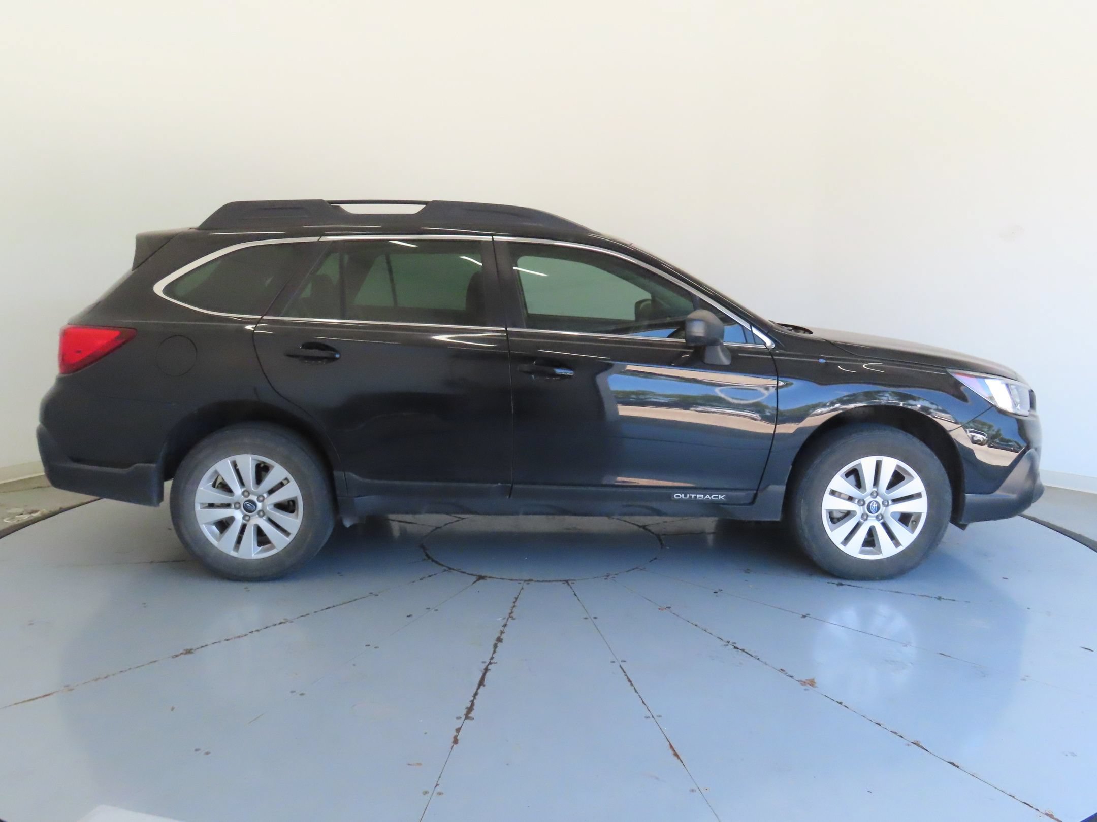 Used 2019 Subaru Outback 2.5i AWD/4WD image 2