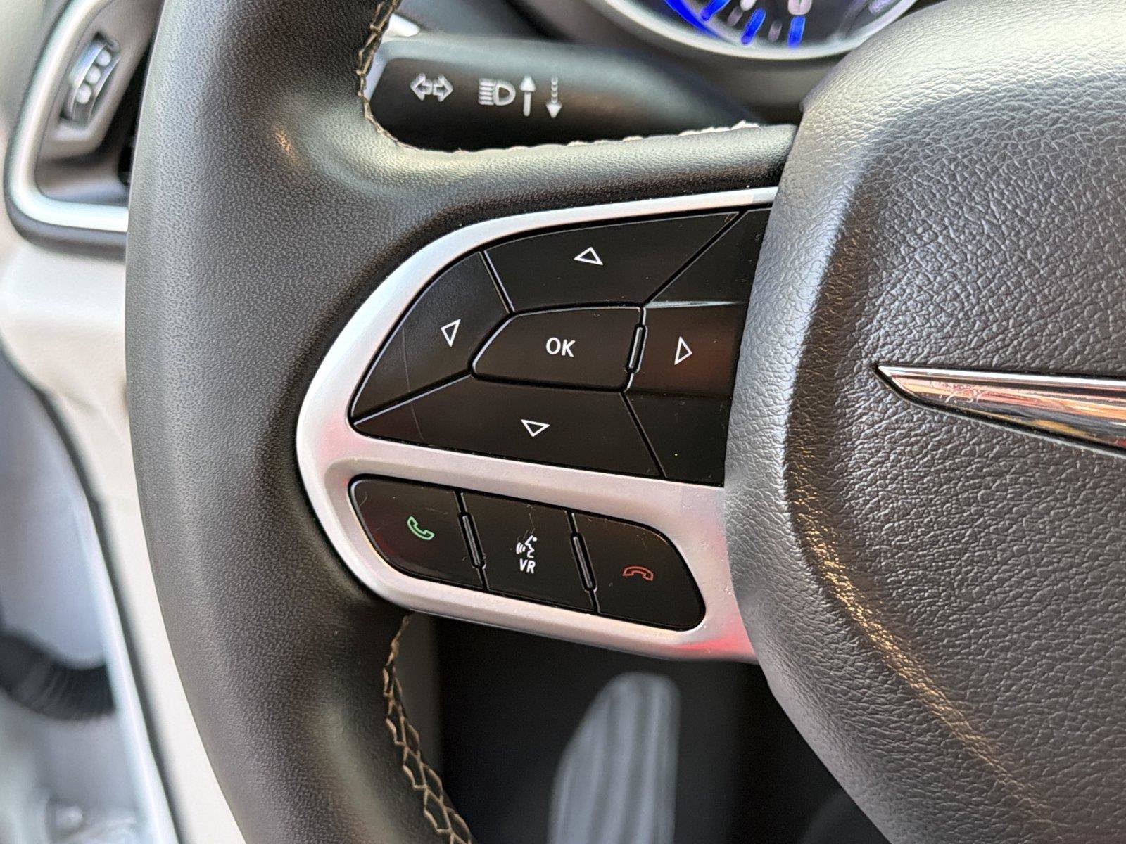 Used 2024 Chrysler Pacifica Touring-L FWD image 23