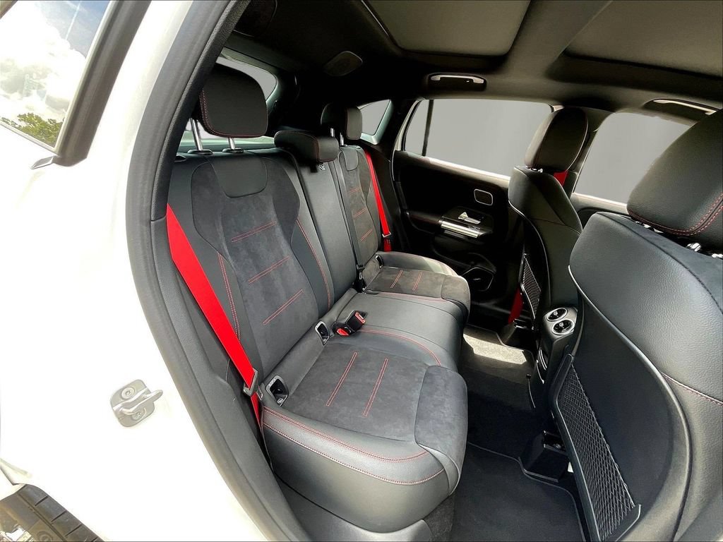 Used 2025 Mercedes-Benz GLA 35 AMG 4MATIC image 27