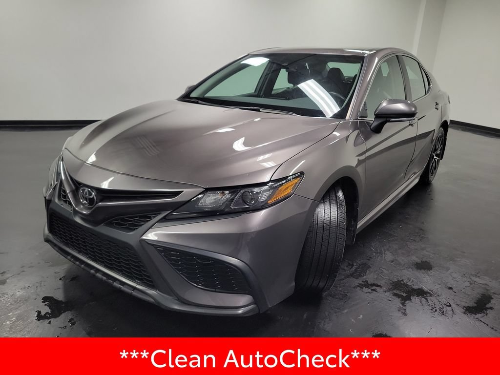 Used 2024 Toyota Camry SE AWD/4WD image 4