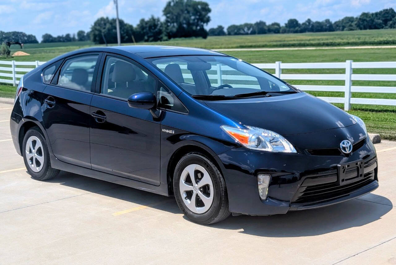 Used 2014 Toyota Prius Four w/ Solar Roof Package FWD image 2