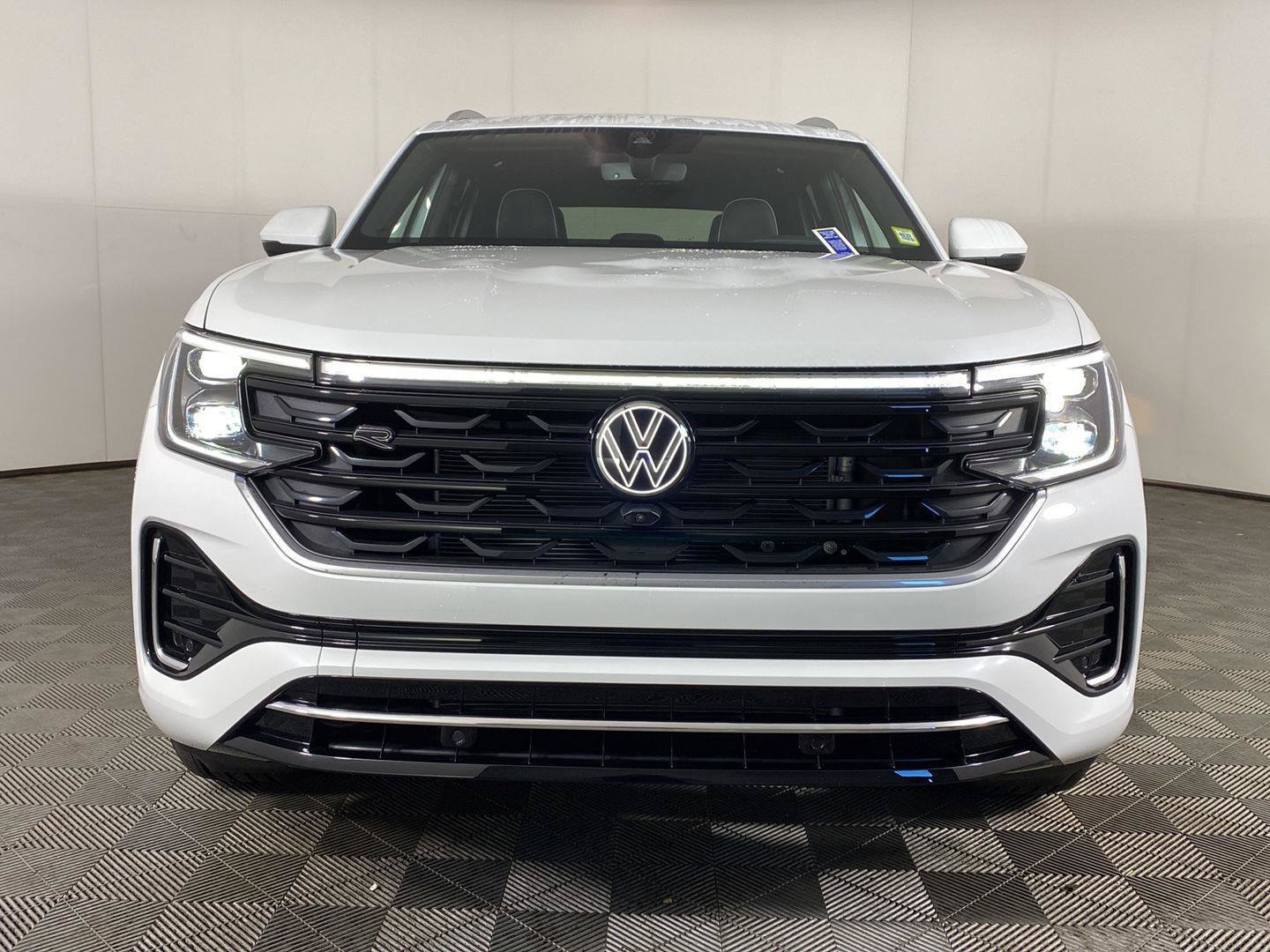 Used 2026 Volkswagen Atlas Cross Sport SEL Premium R-Line AWD/4WD image 9