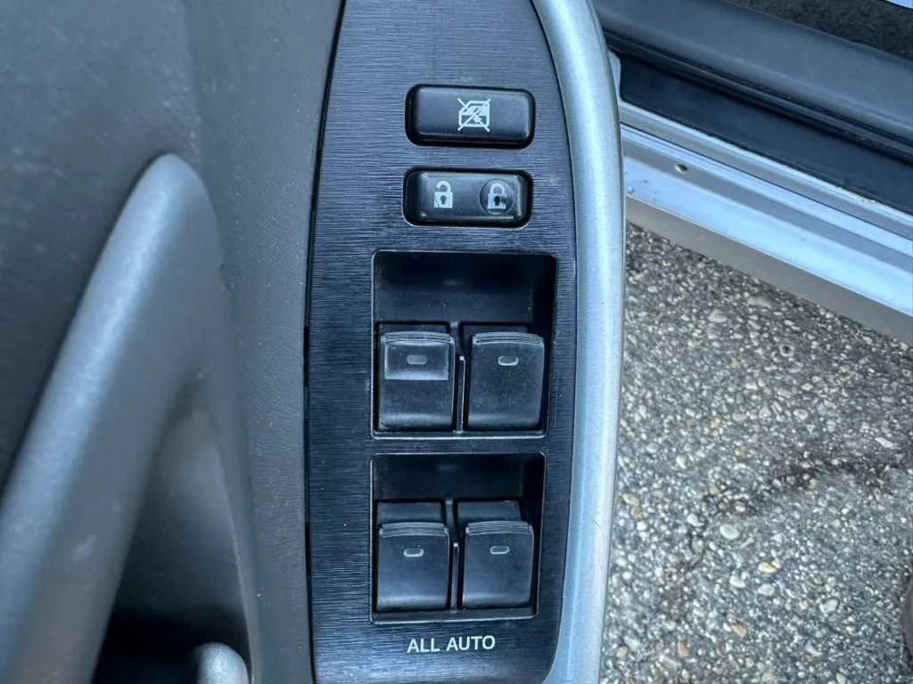 Used 2010 Toyota Prius Five image 21