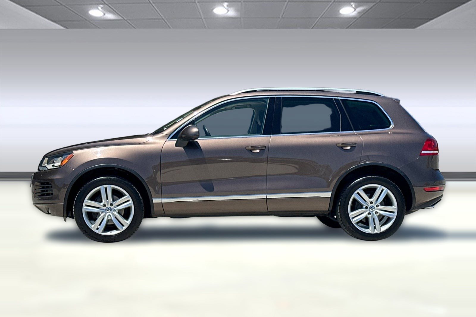 Used 2013 Volkswagen Touareg Executive AWD/4WD image 2
