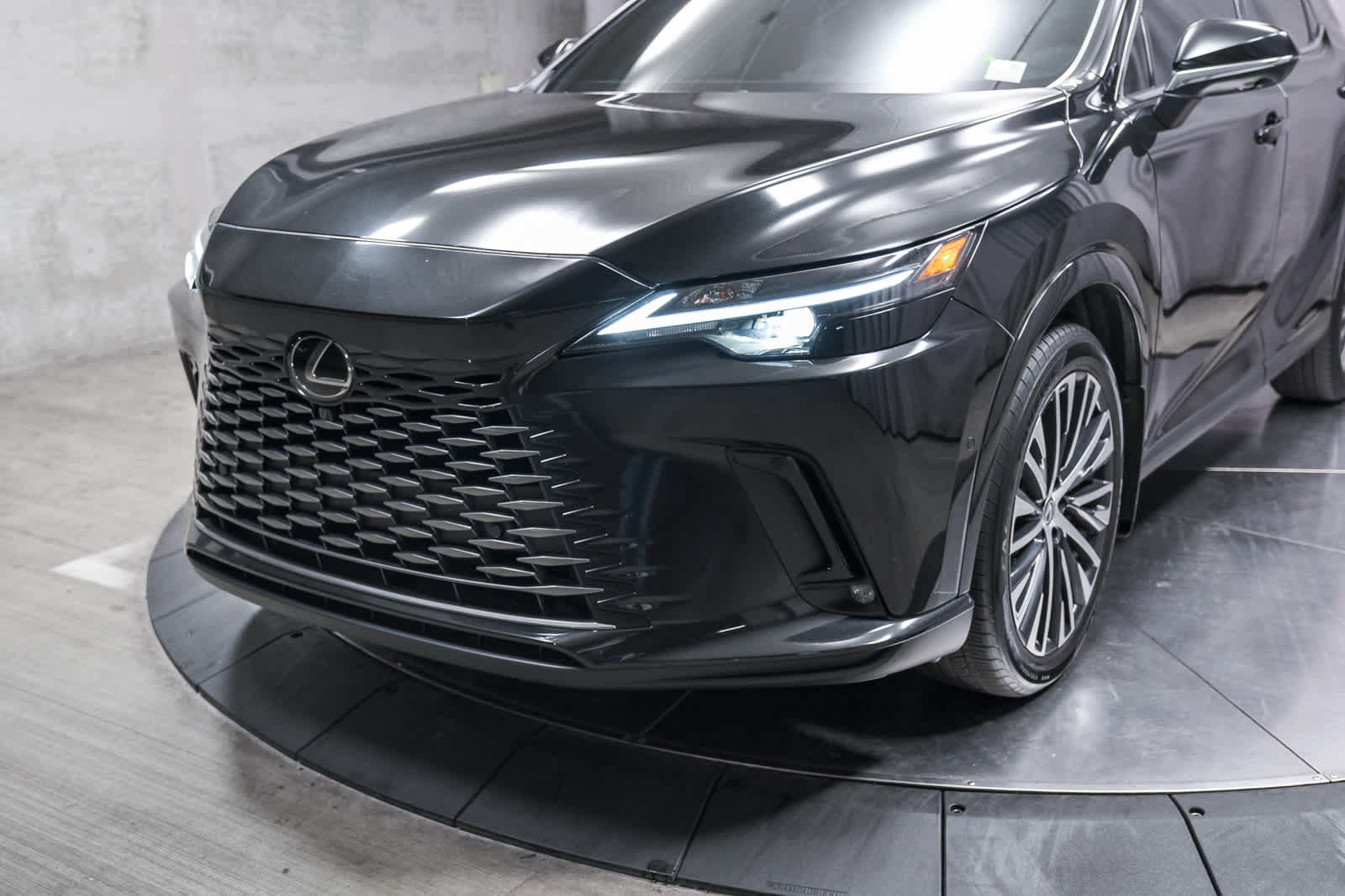 Used 2024 Lexus RX 350 Premium Plus w/ Convenience Package FWD image 11