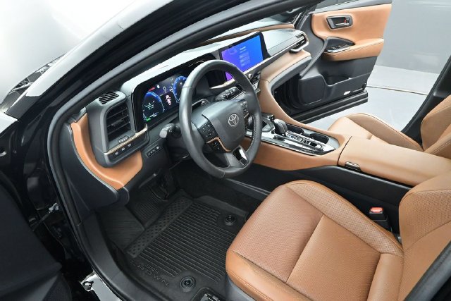 Used 2025 Toyota Crown Signia w/ Advanced Technology Package AWD/4WD image 6