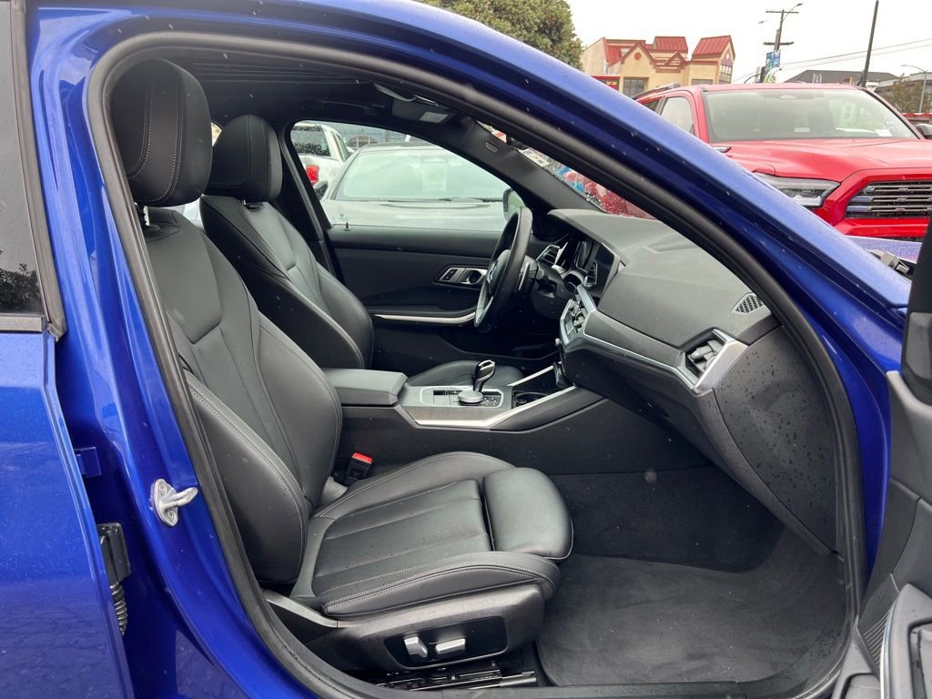 Used 2022 BMW 330i Sedan w/ M Sport Package image 19