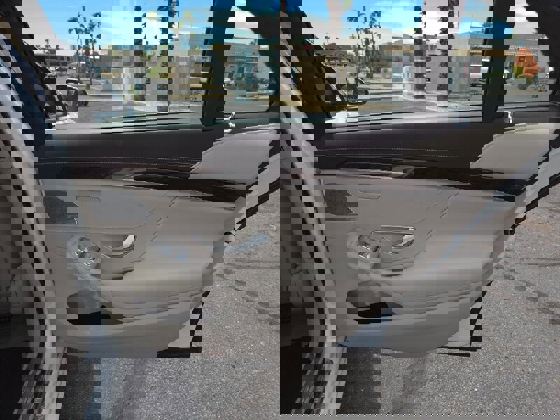 Used 2017 Mercedes-Benz S 550 Sedan image 14