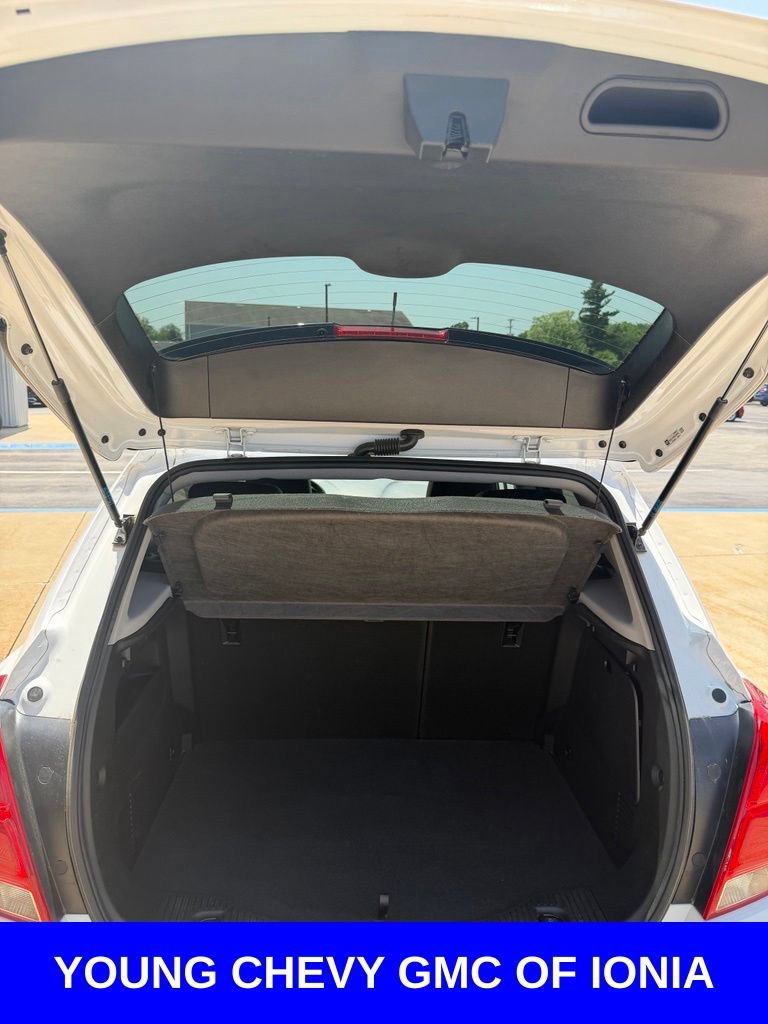 Used 2019 Chevrolet Trax LT w/ LT Convenience Package FWD image 9
