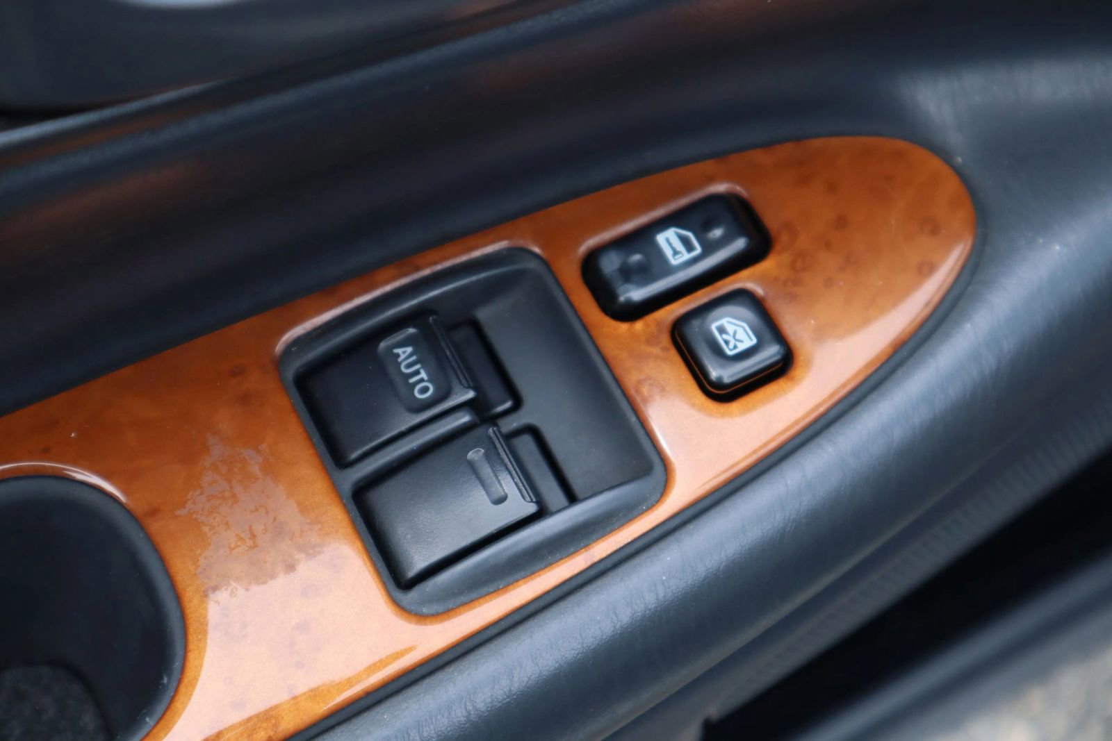 Used 2002 Toyota Solara SLE image 27