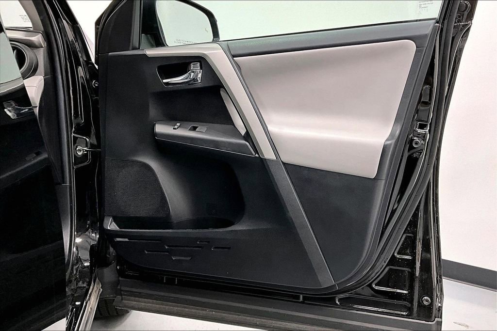 Used 2018 Toyota RAV4 XLE image 23