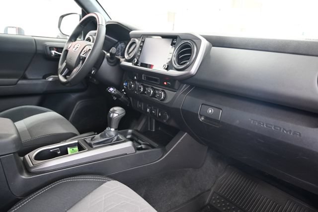 Used 2023 Toyota Tacoma TRD Off-Road AWD/4WD image 15