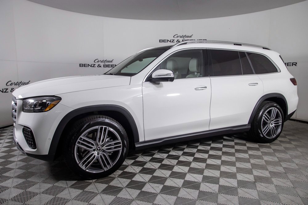 Used 2025 Mercedes-Benz GLS 450 4MATIC image 5