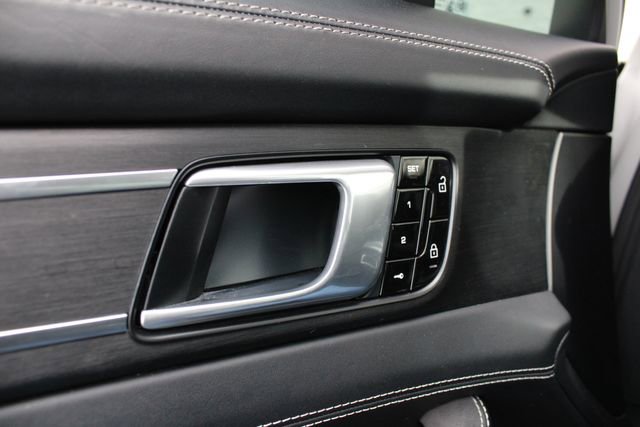 Used 2019 Porsche Panamera GTS image 7