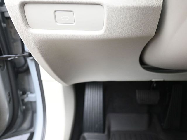 New 2026 Volvo V60 B5 Cross Country Plus w/ Protection Package Premier image 16