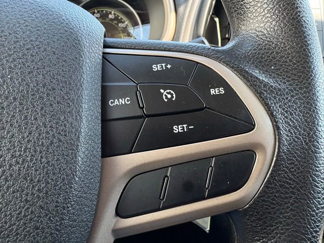 Used 2017 Jeep Cherokee Sport FWD image 23
