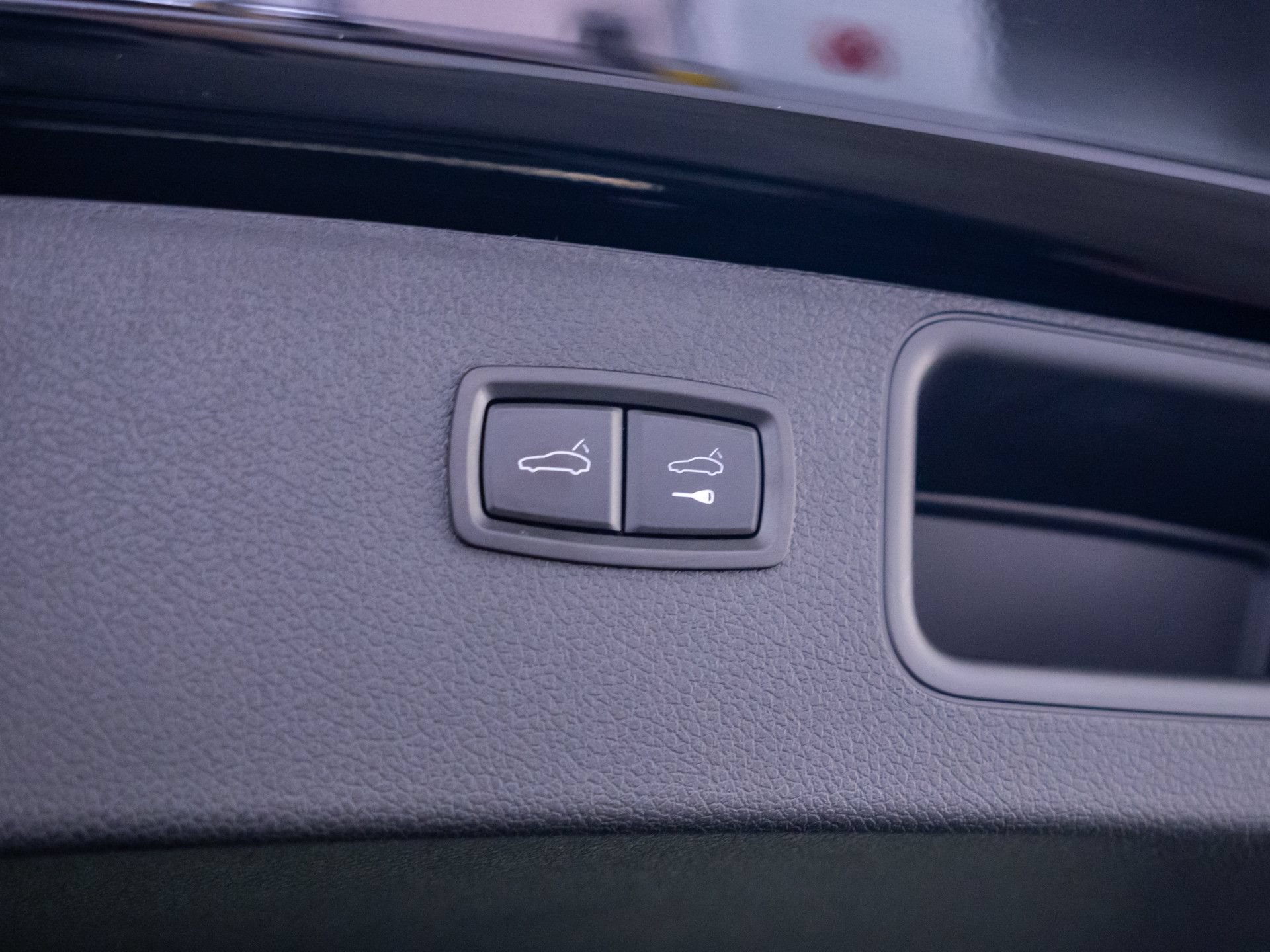 Certified 2025 Porsche Macan AWD/4WD image 31