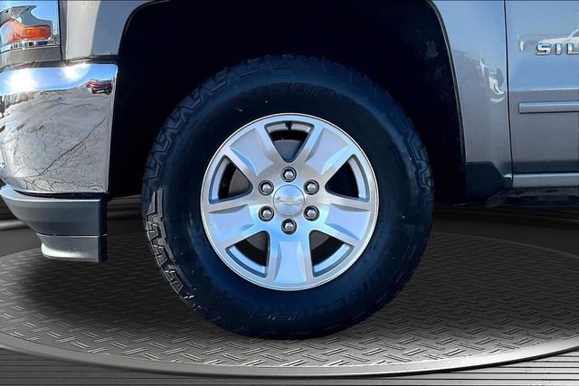 Used 2017 Chevrolet Silverado 1500 LT w/ LT Convenience Package AWD/4WD image 32