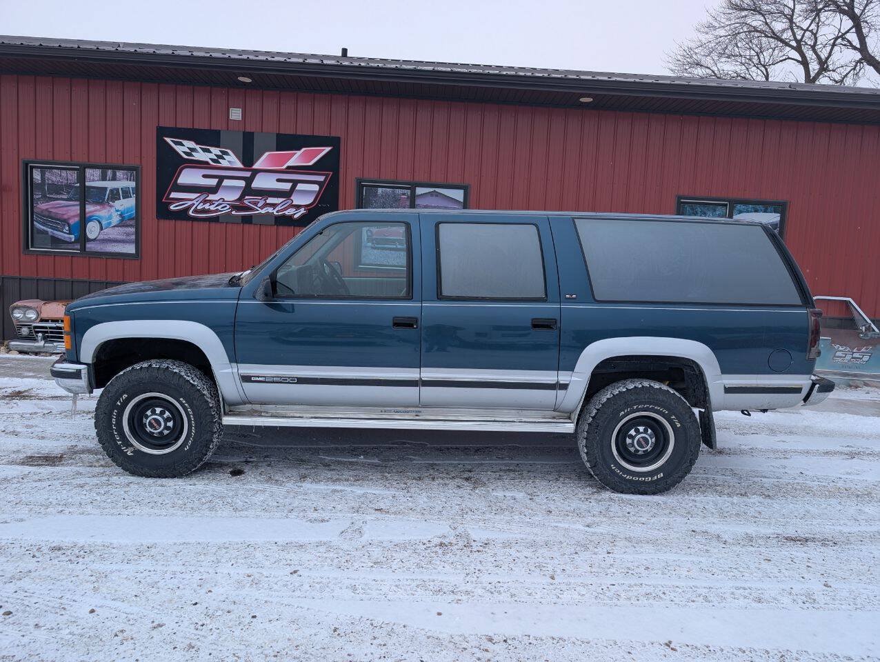 Used 1994 GMC Suburban 2500 AWD/4WD image 1