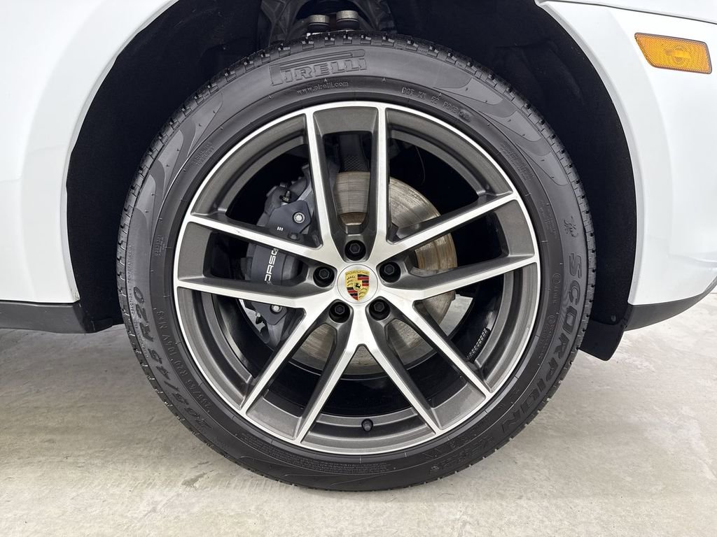 Certified 2025 Porsche Macan image 15