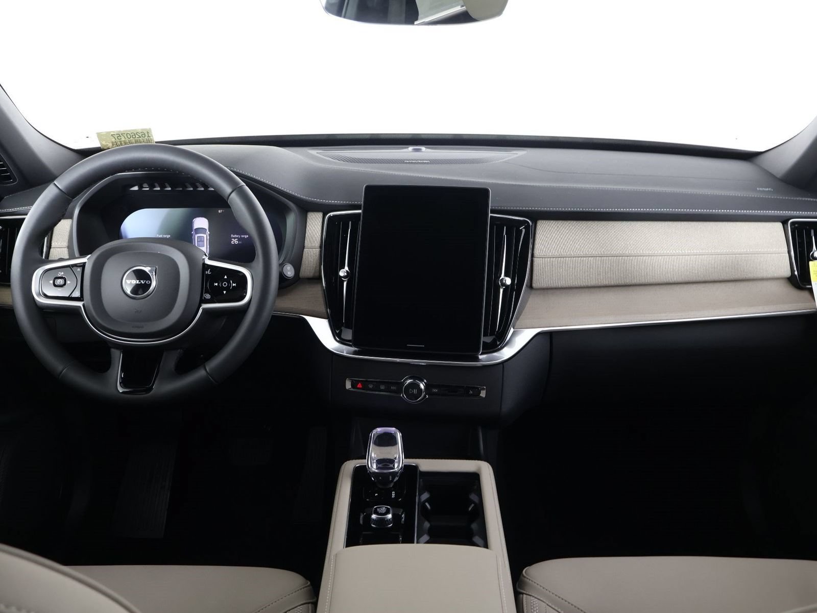 New 2026 Volvo XC90 T8 Plus w/ Protection Package Premier AWD/4WD image 5