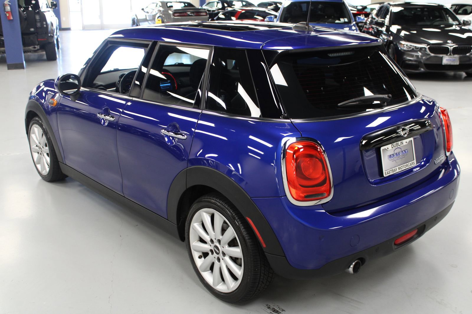 Used 2019 MINI Cooper 4-Door Hardtop image 7