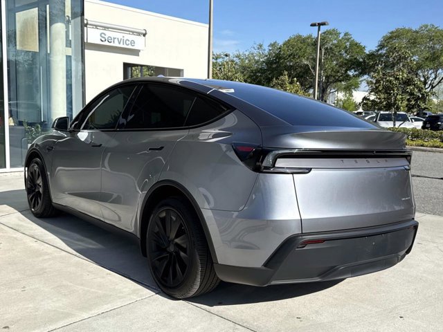 Used 2026 Tesla Model Y AWD image 5