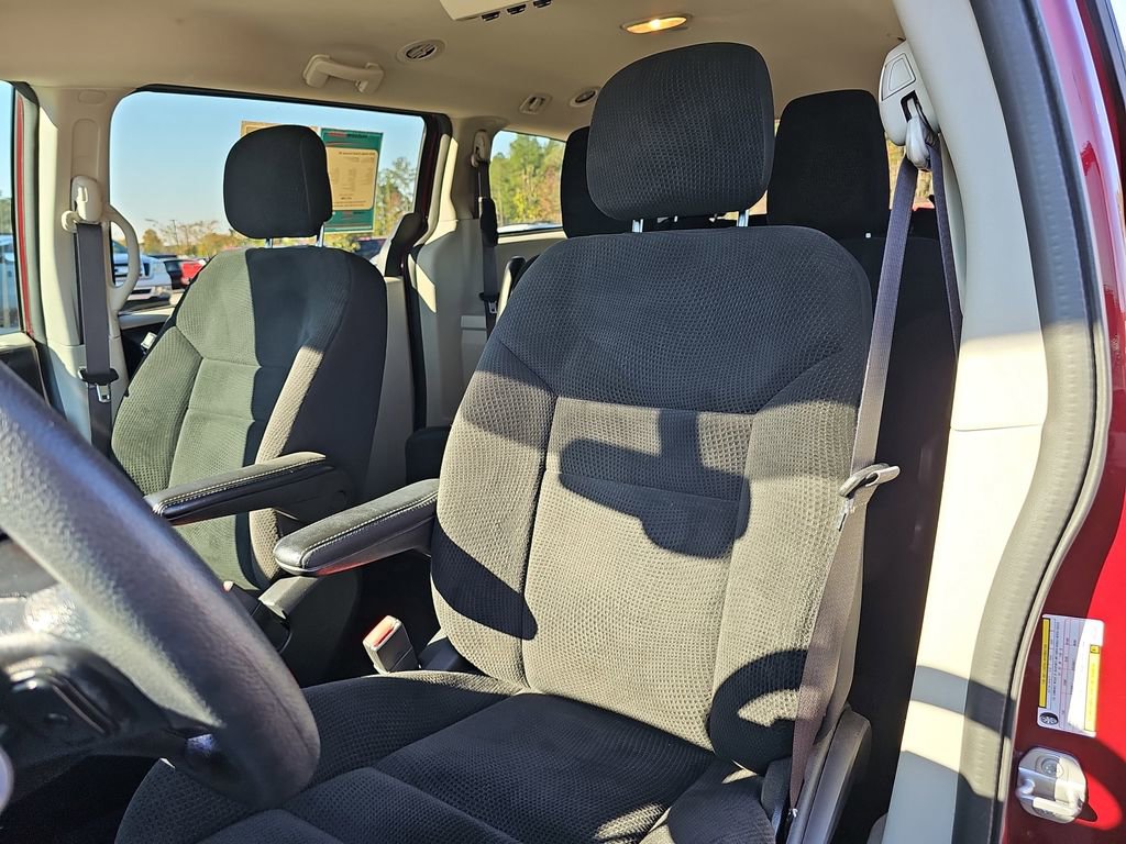 Used 2020 Dodge Grand Caravan SE w/ UConnect Hands-Free Group image 19