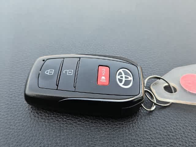 Used 2024 Toyota Corolla Cross LE w/ Moonroof Package FWD image 29