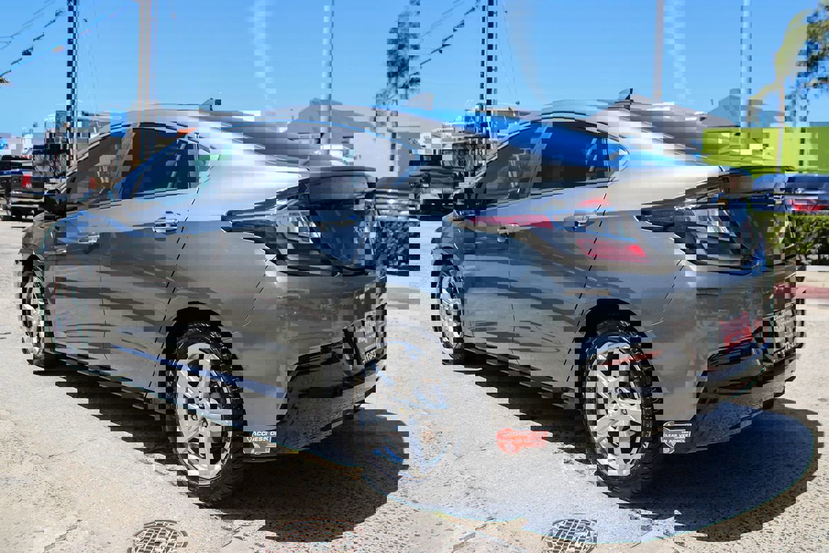 Used 2017 Chevrolet Volt LT image 3